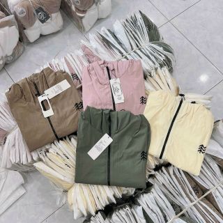 Áo khoác dù trượt nước 2 lớp lót dù logo thêu lá freesize dưới 65kg Áo khoác dù trượt nước 2 lớp lót dù logo thêu lá freesize dưới 65kg