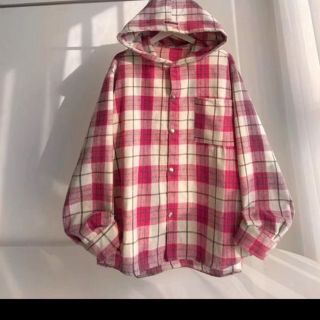 Áo khoác sơ mi có nón unisex chất kate dày mịn mát , form rộng dưới 80kg, nón có tác cao su hàng đẹp Áo khoác sơ mi có nón unisex chất kate dày mịn mát , form rộng dưới 80kg, nón có tác cao su hàng đẹp