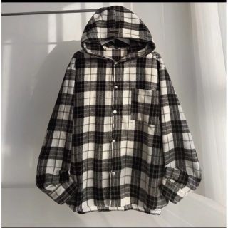 Áo khoác sơ mi có nón unisex chất kate dày mịn mát , form rộng dưới 80kg, nón có tác cao su hàng đẹp Áo khoác sơ mi có nón unisex chất kate dày mịn mát , form rộng dưới 80kg, nón có tác cao su hàng đẹp