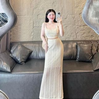 Sét váy nữ áo hai dây crop đan dây lưng mix chân váy midi dành cho các nàng diện đi biển, chụp hình siêu xinh, sexy. Sét váy nữ áo hai dây crop đan dây lưng mix chân váy midi dành cho các nàng diện đi biển, chụp hình siêu xinh, sexy.