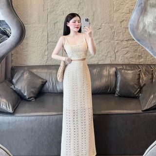 Sét váy nữ áo hai dây crop đan dây lưng mix chân váy midi dành cho các nàng diện đi biển, chụp hình siêu xinh, sexy. Sét váy nữ áo hai dây crop đan dây lưng mix chân váy midi dành cho các nàng diện đi biển, chụp hình siêu xinh, sexy.