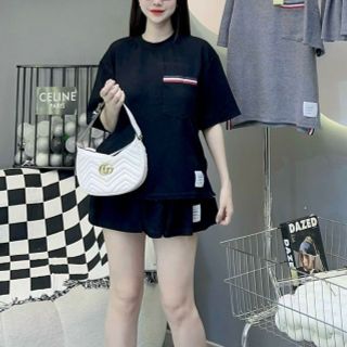 Set áo tay lỡ phối túi sọc + chân váy xếp ly chất thun conton, thấm hút mồ hôi tốt. Freesize dưới 63kg