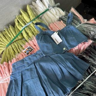 ￼Set thời trang nữ mặc đi chơi chất jean áo cổ dây không tay chân váy có lót ngắn mini năng động siêu xinh
