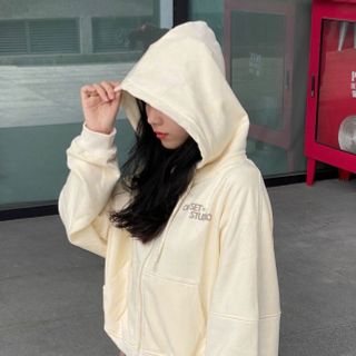 Áo khoác dáng lửng chất thun nỉ dày mịn tay phồng, dây kéo 2 đầu ,lưng in thiên thần rõ nét không bong tróc