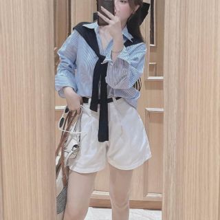 sét 4 món áo sơ mi kate , quần kaki mềm +áo khoác mỏng kèm nịt freesize dưới 55kg