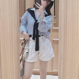 sét 4 món áo sơ mi kate , quần kaki mềm +áo khoác mỏng kèm nịt freesize dưới 55kg