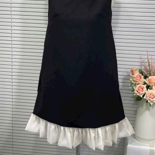 Váy Tuyết Mưa Sát Nách Cổ V Kiểu, Đầm Suông Viền Bèo Dáng Ngắn Thời Trang Váy Tuyết Mưa Sát Nách Cổ V Kiểu, Đầm Suông Viền Bèo Dáng Ngắn Thời Trang