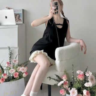 Váy Tuyết Mưa Sát Nách Cổ V Kiểu, Đầm Suông Viền Bèo Dáng Ngắn Thời Trang Váy Tuyết Mưa Sát Nách Cổ V Kiểu, Đầm Suông Viền Bèo Dáng Ngắn Thời Trang