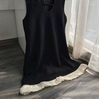 Váy Tuyết Mưa Sát Nách Cổ V Kiểu, Đầm Suông Viền Bèo Dáng Ngắn Thời Trang Váy Tuyết Mưa Sát Nách Cổ V Kiểu, Đầm Suông Viền Bèo Dáng Ngắn Thời Trang