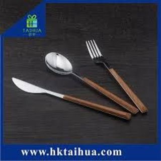 Thìa, dao, dĩa phong cách Châu Âu cao cấp dùng ăn bít tết, gia đình THÌA DĨA DAO TO Thìa, dao, dĩa phong cách Châu Âu cao cấp dùng ăn bít tết, gia đình THÌA DĨA DAO TO