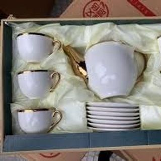 Bộ ấm trà sứ trắng viền vàng phong cách Châu âu cao cấp.
