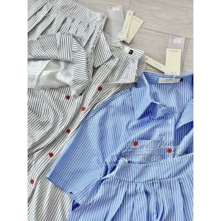 sét 2 món,kate lụa sọc,logo thêu,chân váy xếp ly,có quần lót phối dưới 55kg.