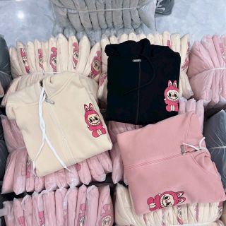 Áo khoác in LaBubu chất thun nỉ mềm mịn,form dưới 70kg,nón 2 lớp .logo in đẹp