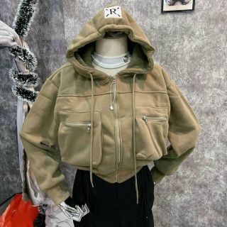 Áo khoác lửng nón thêu R chất nỉ dệt xuất khẩu, nón rộng 2 lớp vải chính, 2 túi dây kéo trước ngực. freesize dưới 65kg