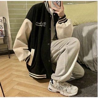 Áo khoác nhung logo thêu ,chất nhung 2 lớp lót dù freesize dưới 70kg Áo khoác nhung logo thêu ,chất nhung 2 lớp lót dù freesize dưới 70kg