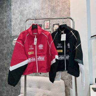 Áo khoác dù cổ bẻ phối màu, logo in MARTINE ROSE Chất dù xịn 2 lớp, dây rút lai Áo khoác dù cổ bẻ phối màu, logo in MARTINE ROSE Chất dù xịn 2 lớp, dây rút lai