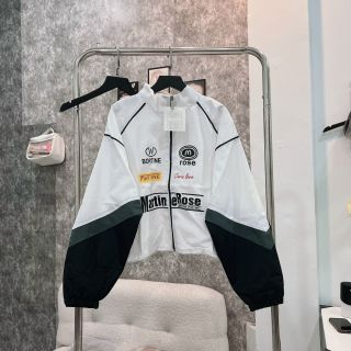 Áo khoác dù cổ bẻ phối màu, logo in MARTINE ROSE Chất dù xịn 2 lớp, dây rút lai Áo khoác dù cổ bẻ phối màu, logo in MARTINE ROSE Chất dù xịn 2 lớp, dây rút lai