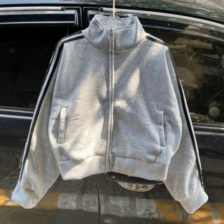 Áo khoác lửng chạy sọc tay Chất thun nỉ mềm mịn form dưới 65kg Áo khoác lửng chạy sọc tay Chất thun nỉ mềm mịn form dưới 65kg