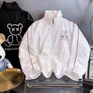 Áo khoác dù cổ bẻ in gấu phối viền tay Áo khoác dù cổ bẻ in gấu phối viền tay