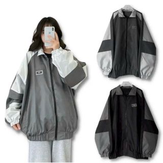 Áo khoác dù phối màu .logo thêu. Chất dù xịn 2 lớp .2 size L và xl .