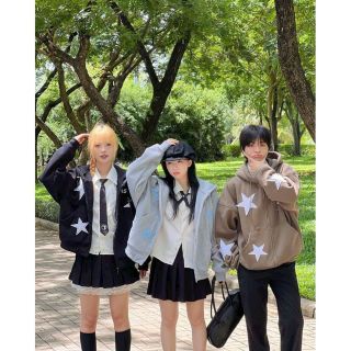 ÁO KHOÁC IN NGÔI SAO form rộng cánh dơi freesize 70kg ÁO KHOÁC IN NGÔI SAO form rộng cánh dơi freesize 70kg