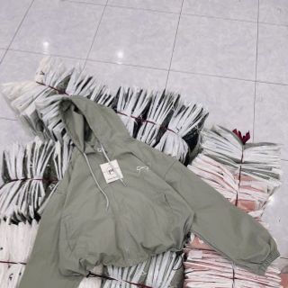 Áo khoác dù trượt nước mới về áo 2 lớp, nón 2 lớp.dáng lửng rộng.logo thêu nơ,có dây rút lai. Áo khoác dù trượt nước mới về áo 2 lớp, nón 2 lớp.dáng lửng rộng.logo thêu nơ,có dây rút lai.