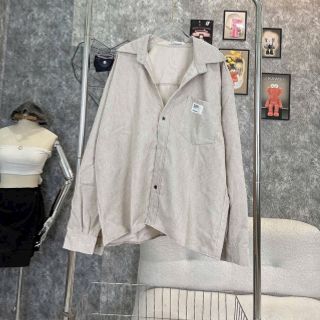 Áo khoác sơ mi nhung logo thêu mặt số túi ngực . Áo khoác sơ mi nhung logo thêu mặt số túi ngực .