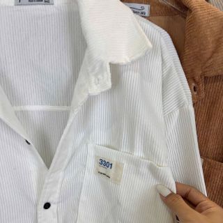 Áo khoác sơ mi nhung logo thêu mặt số túi ngực . Áo khoác sơ mi nhung logo thêu mặt số túi ngực .