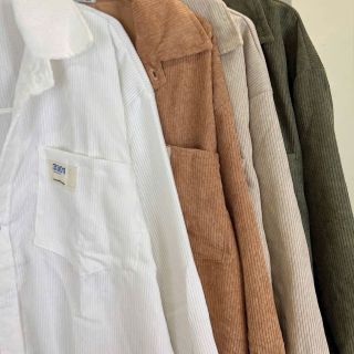 Áo khoác sơ mi nhung logo thêu mặt số túi ngực . Áo khoác sơ mi nhung logo thêu mặt số túi ngực .