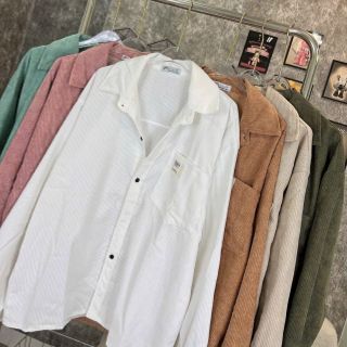 Áo khoác sơ mi nhung logo thêu mặt số túi ngực . Áo khoác sơ mi nhung logo thêu mặt số túi ngực .