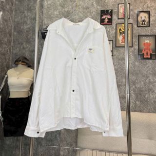 Áo khoác sơ mi nhung logo thêu mặt số túi ngực . Áo khoác sơ mi nhung logo thêu mặt số túi ngực .