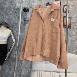 Áo khoác sơ mi nhung logo thêu mặt số túi ngực . Áo khoác sơ mi nhung logo thêu mặt số túi ngực .