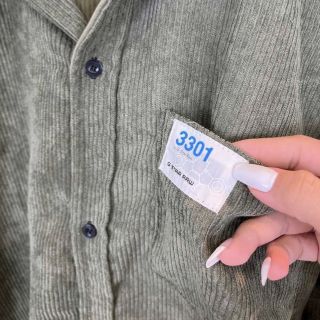 Áo khoác sơ mi nhung logo thêu mặt số túi ngực . Áo khoác sơ mi nhung logo thêu mặt số túi ngực .