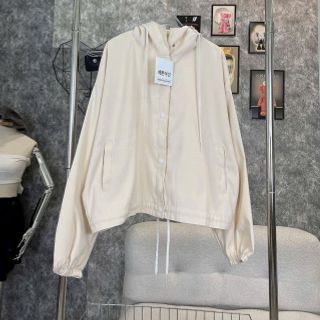 Áo khoác da lộn 1 lớp ,form 65kg.có dây rút lai. Áo khoác da lộn 1 lớp ,form 65kg.có dây rút lai.