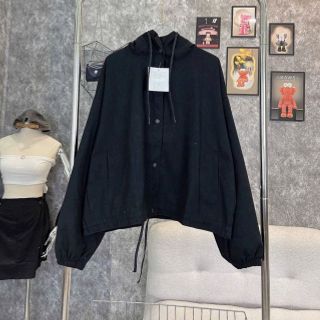 Áo khoác da lộn 1 lớp ,form 65kg.có dây rút lai. Áo khoác da lộn 1 lớp ,form 65kg.có dây rút lai.