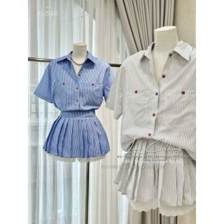 SET áo sơ mi sọc tay lỡ phối nút đỏ kèm chân váy xếp li lót ren Chất kate lụa sọc freesize dưới 55kg. SET áo sơ mi sọc tay lỡ phối nút đỏ kèm chân váy xếp li lót ren Chất kate lụa sọc freesize dưới 55kg.