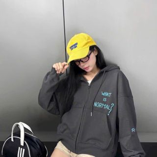 Áo khoác hoodie zip form boxy thêu What Is Normal ? Áo khoác hoodie zip form boxy thêu What Is Normal ?