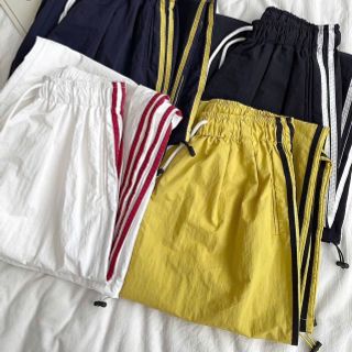 QUẦN ỐNG rộng , Form dưới 65kg Chất vải : dù nhăn QUẦN ỐNG rộng , Form dưới 65kg Chất vải : dù nhăn