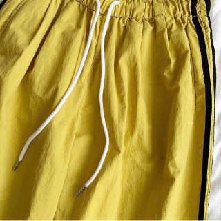 QUẦN ỐNG rộng , Form dưới 65kg Chất vải : dù nhăn QUẦN ỐNG rộng , Form dưới 65kg Chất vải : dù nhăn