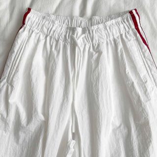 QUẦN ỐNG rộng , Form dưới 65kg Chất vải : dù nhăn QUẦN ỐNG rộng , Form dưới 65kg Chất vải : dù nhăn