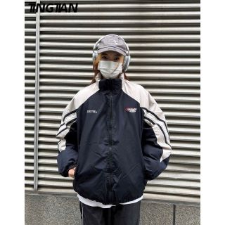 Áo khoác dù phối màu ,logo thêu. Chất dù xịn 2 lớp , có 2 size l và xl , thun lai . Áo khoác dù phối màu ,logo thêu. Chất dù xịn 2 lớp , có 2 size l và xl , thun lai .