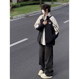 Áo khoác dù phối màu ,logo thêu. Chất dù xịn 2 lớp , có 2 size l và xl , thun lai . Áo khoác dù phối màu ,logo thêu. Chất dù xịn 2 lớp , có 2 size l và xl , thun lai .