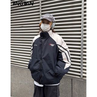 Áo khoác dù phối màu ,logo thêu. Chất dù xịn 2 lớp , có 2 size l và xl , thun lai . Áo khoác dù phối màu ,logo thêu. Chất dù xịn 2 lớp , có 2 size l và xl , thun lai .