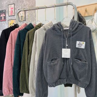 Áo khoác dáng lửng chất nhung gân thêu chữ All Good Fun Áo khoác dáng lửng chất nhung gân thêu chữ All Good Fun