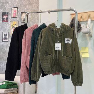 Áo khoác dáng lửng chất nhung gân thêu chữ All Good Fun Áo khoác dáng lửng chất nhung gân thêu chữ All Good Fun