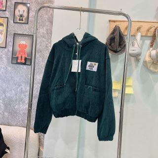 Áo khoác dáng lửng chất nhung gân thêu chữ All Good Fun Áo khoác dáng lửng chất nhung gân thêu chữ All Good Fun