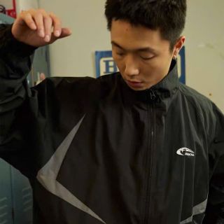 Áo khoác dù 2 lớp in chữ REOCHA phong cách Áo khoác dù 2 lớp in chữ REOCHA phong cách