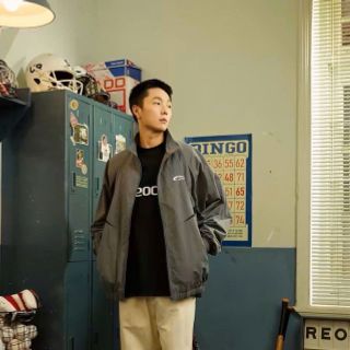 Áo khoác dù 2 lớp in chữ REOCHA phong cách Áo khoác dù 2 lớp in chữ REOCHA phong cách