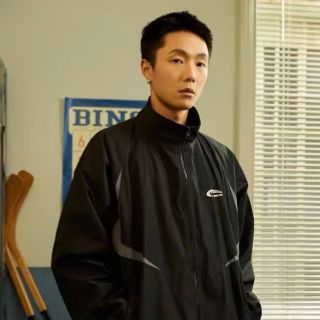 Áo khoác dù 2 lớp in chữ REOCHA phong cách Áo khoác dù 2 lớp in chữ REOCHA phong cách