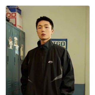 Áo khoác dù 2 lớp in chữ REOCHA phong cách Áo khoác dù 2 lớp in chữ REOCHA phong cách